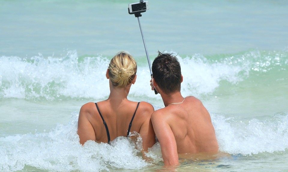 selfie-couple-plage